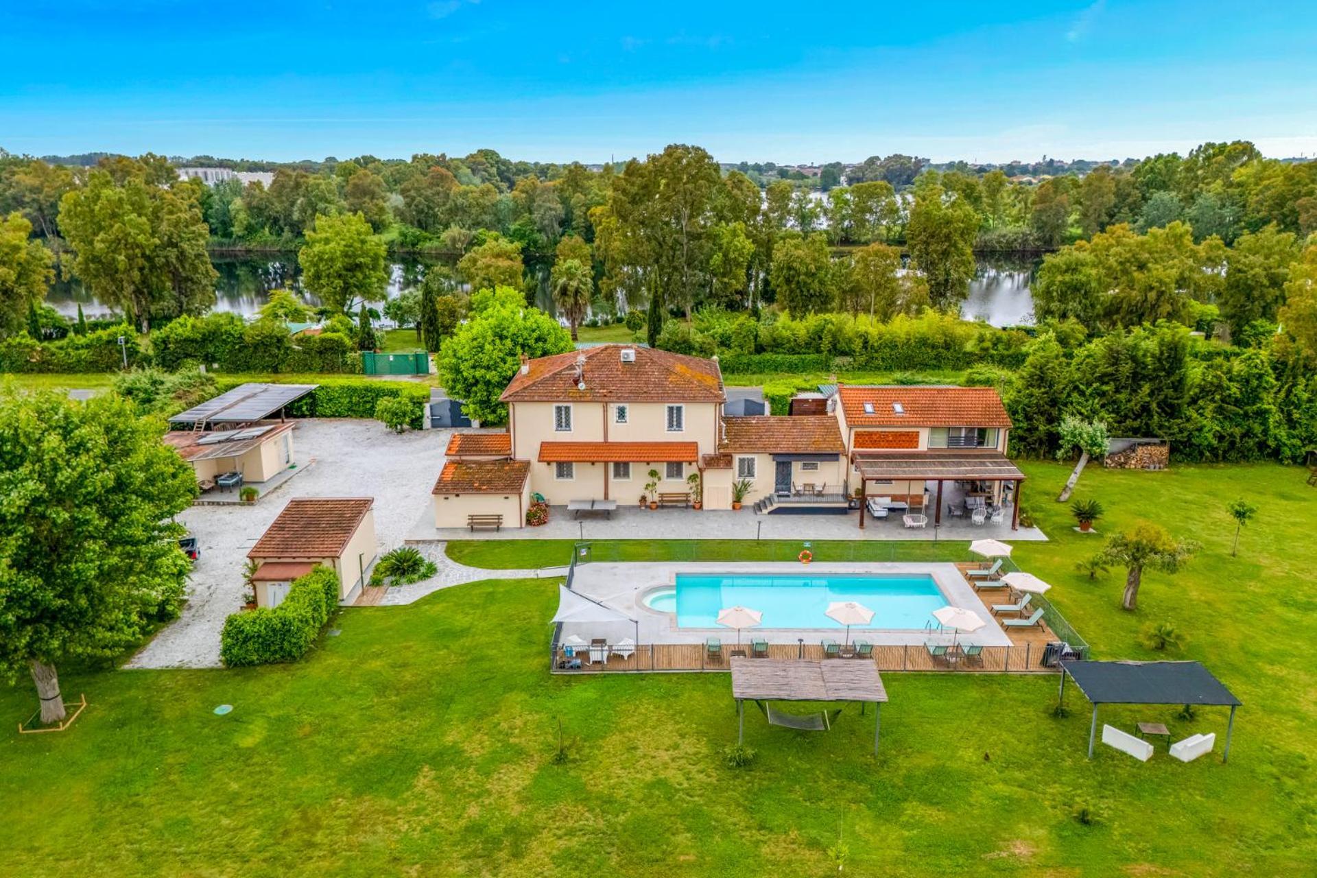 Vistalago Versilia マッサローザ エクステリア 写真