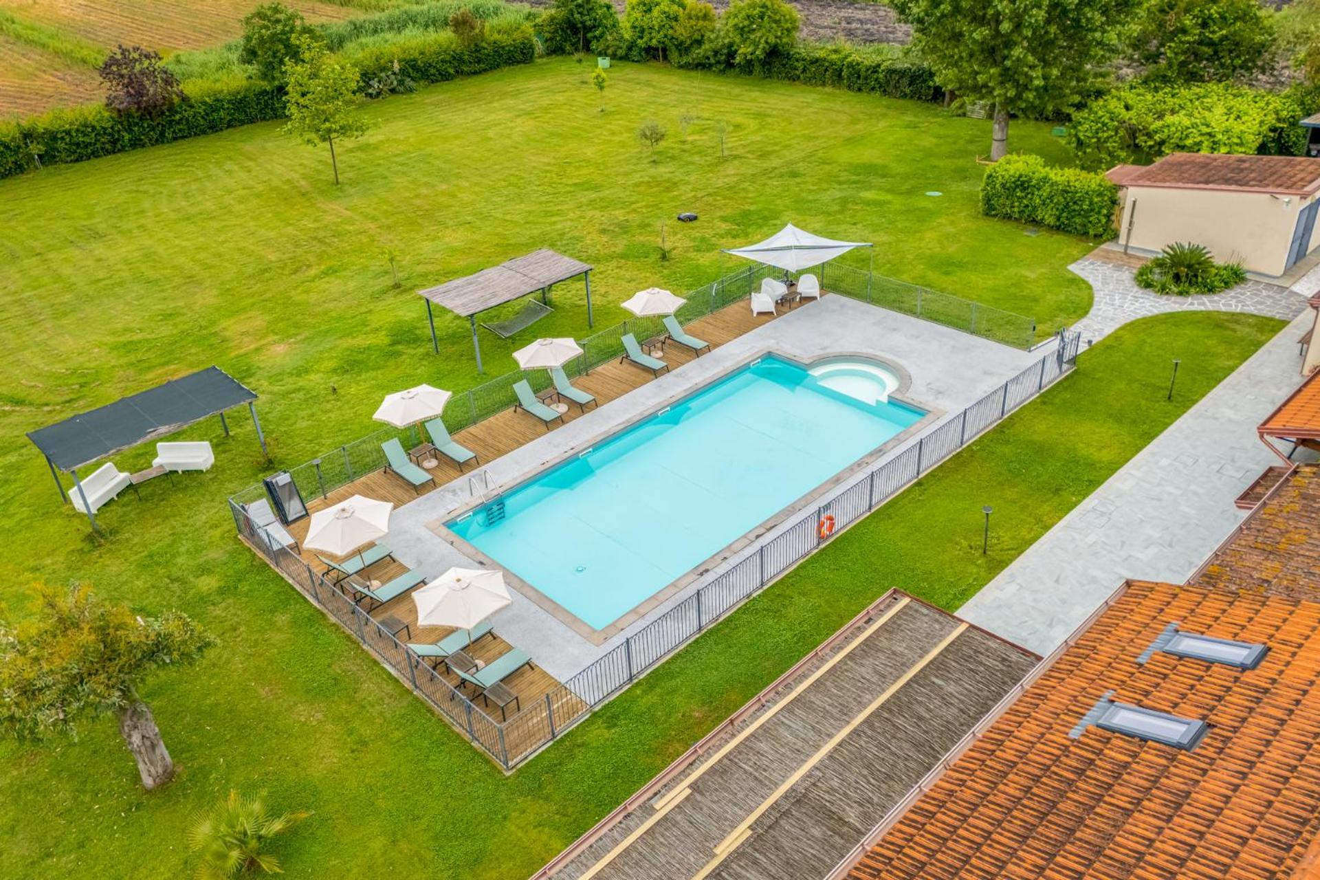 Vistalago Versilia マッサローザ エクステリア 写真