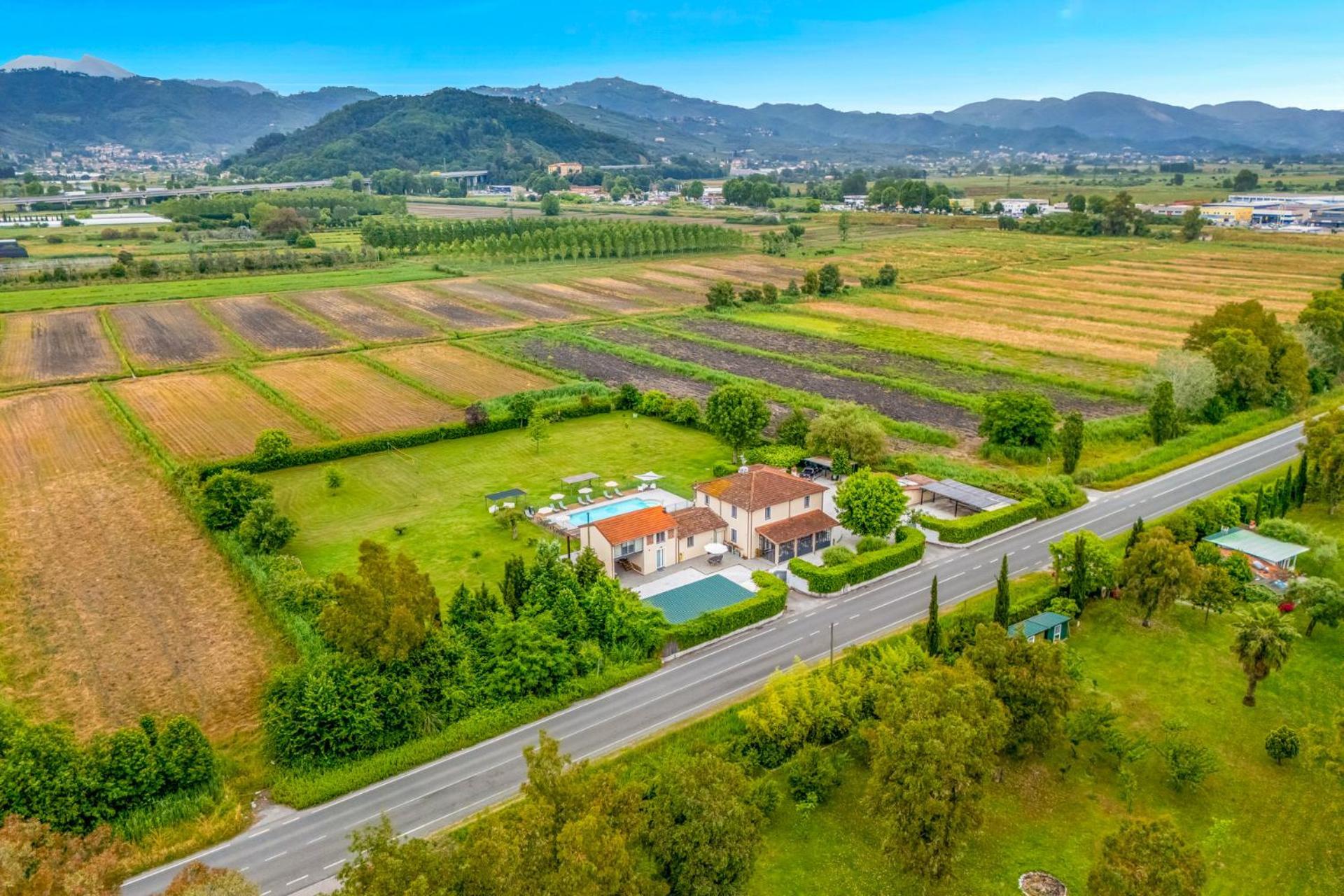 Vistalago Versilia マッサローザ エクステリア 写真